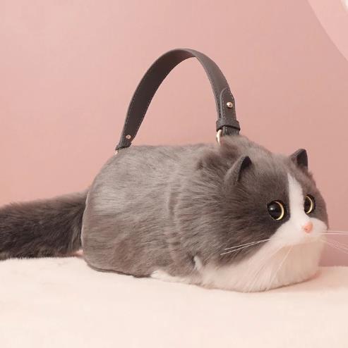 Amazingly real fluffy cat handbag